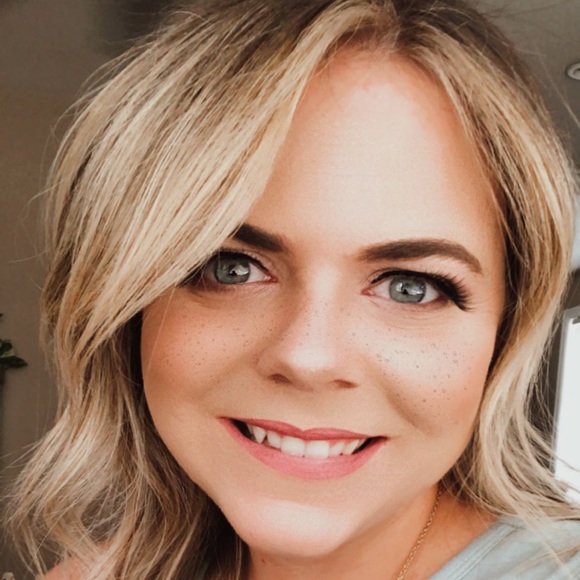 Meet Your Seller! 🌷💝👑 - Picture 3 of 5